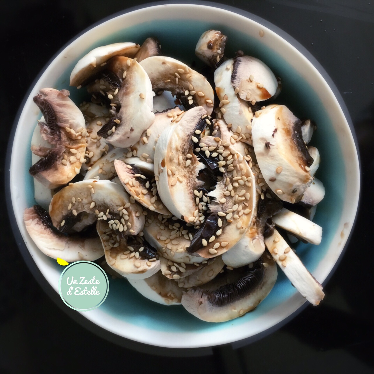 Champignons sauce soja et graines de sésame Un Zeste d
