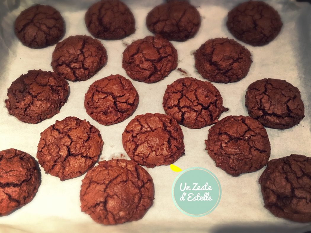 les cookies au chocolat sortis du four