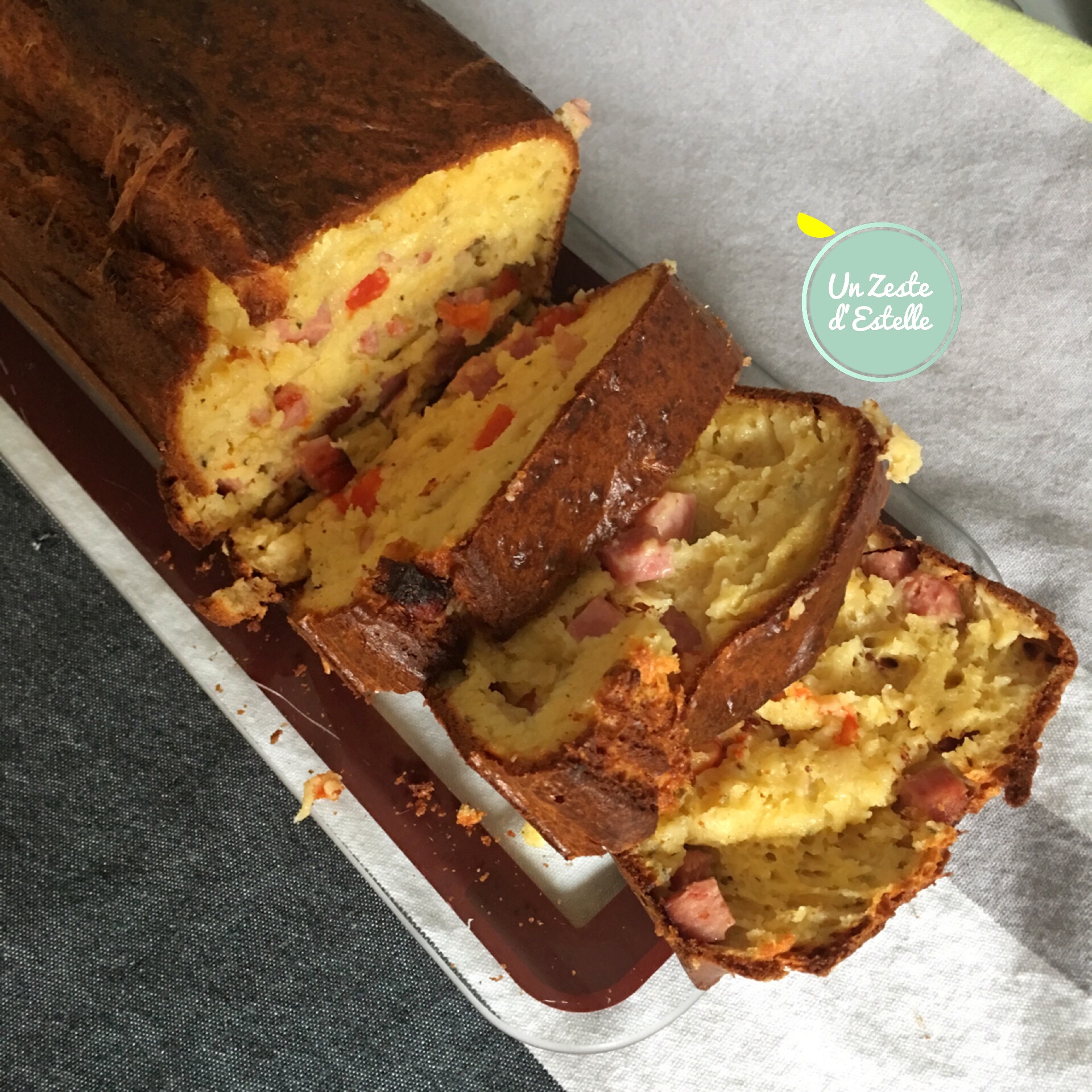 Cake au jambon, tomates et herbes de Provence Un Zeste d'Estelle