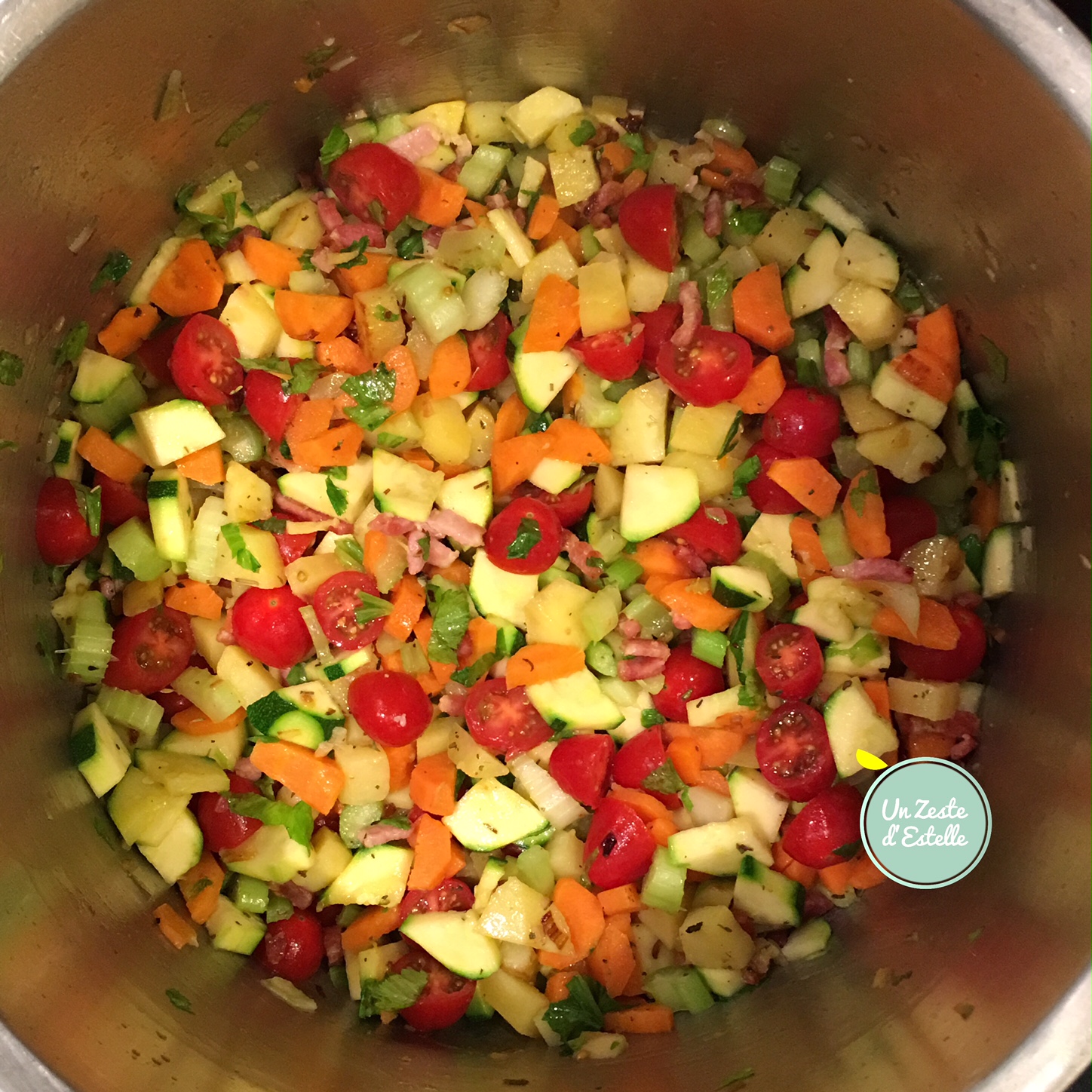Minestrone à L'italienne Avec Orzo, Haricots Blancs Et Basilic Rouge