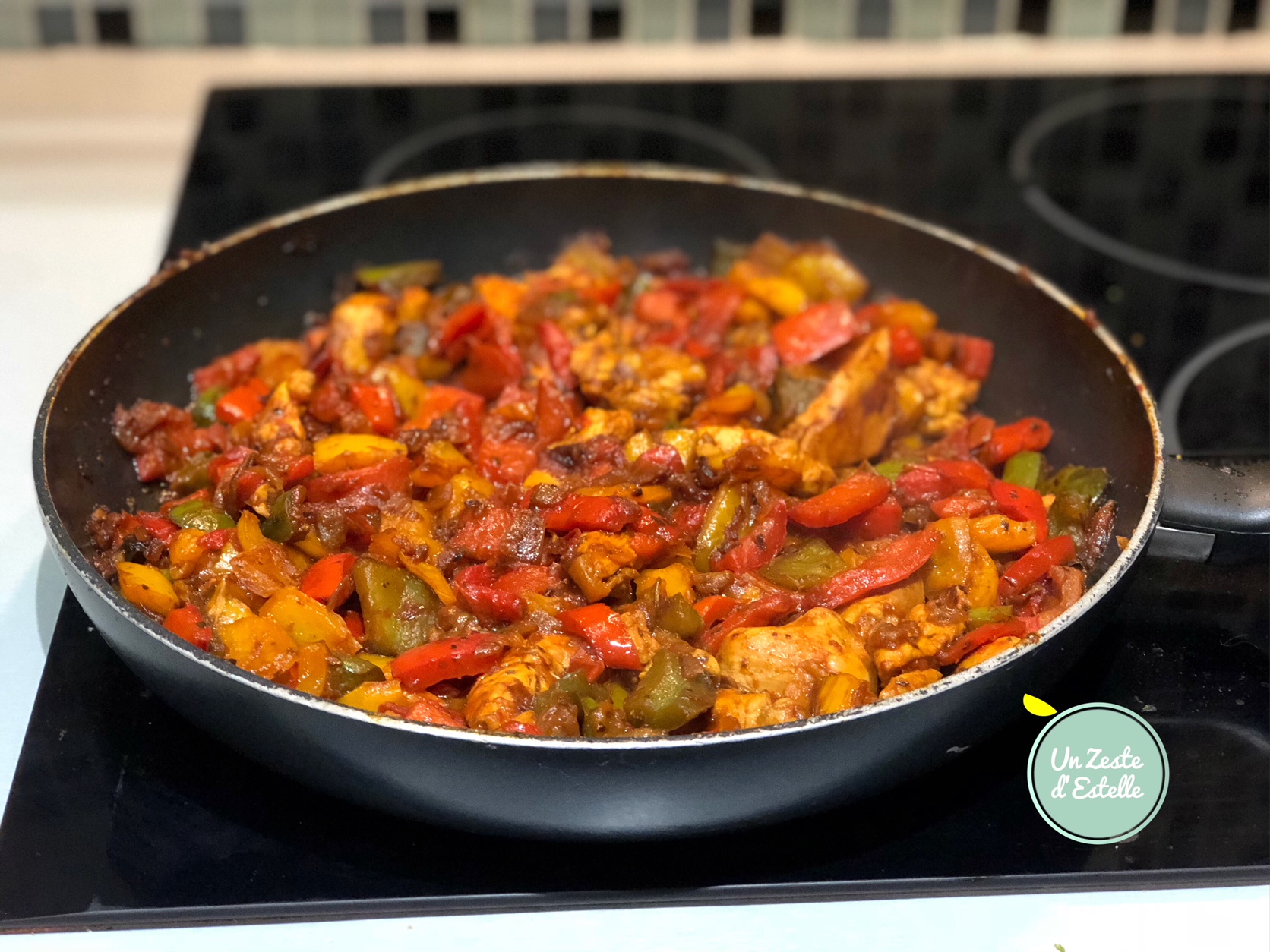 Poêlée de poulet et poivrons légère - Un Zeste d'Estelle