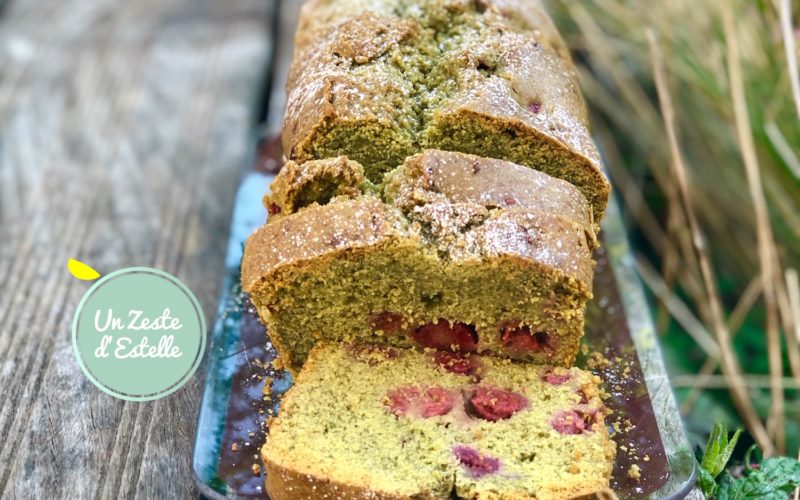 Cake au thé matcha et framboises