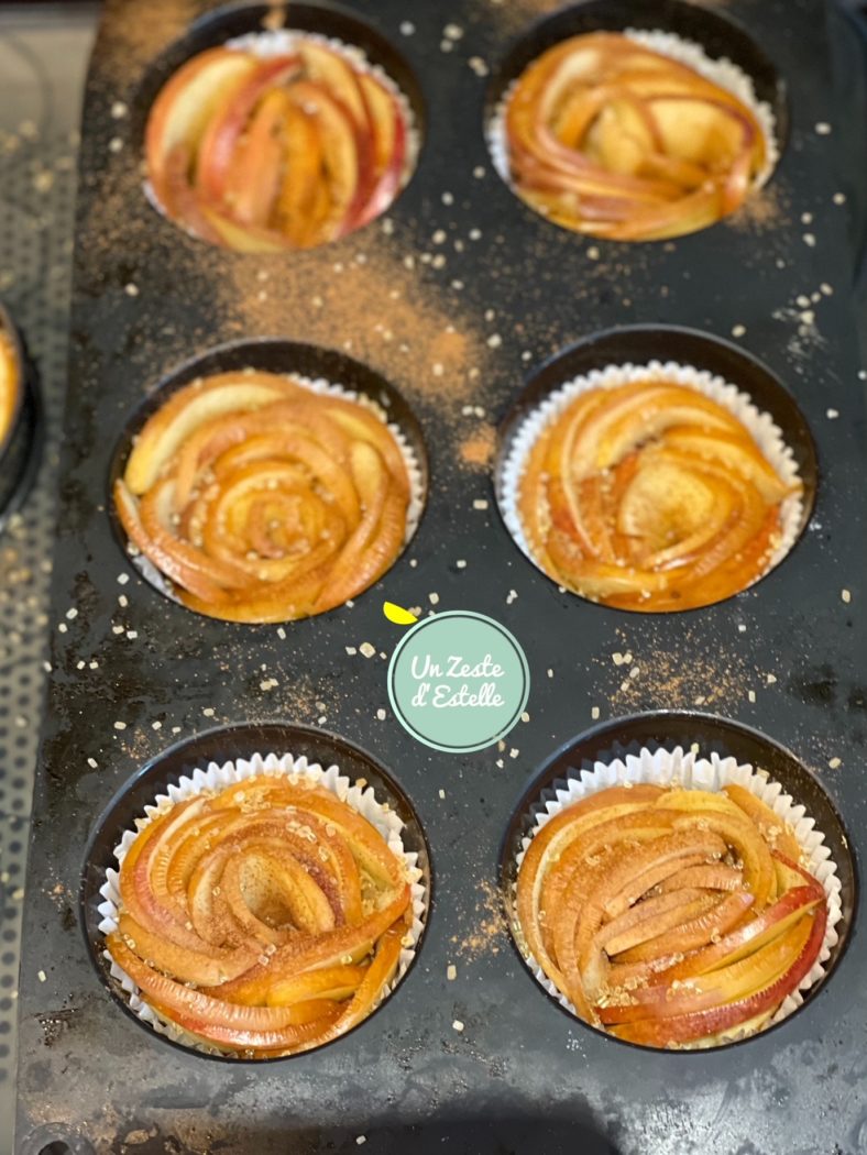 Posez ces rosaces sur les fonds de pâte précuits dans les caissettes.